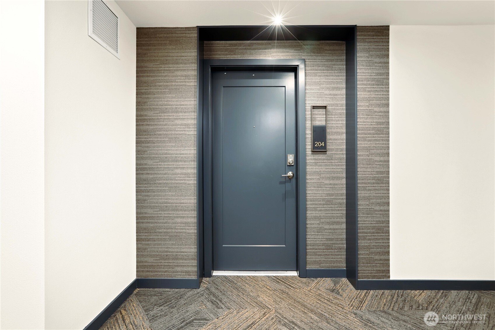 11903 NE 128th Street #204, Kirkland, WA 98034