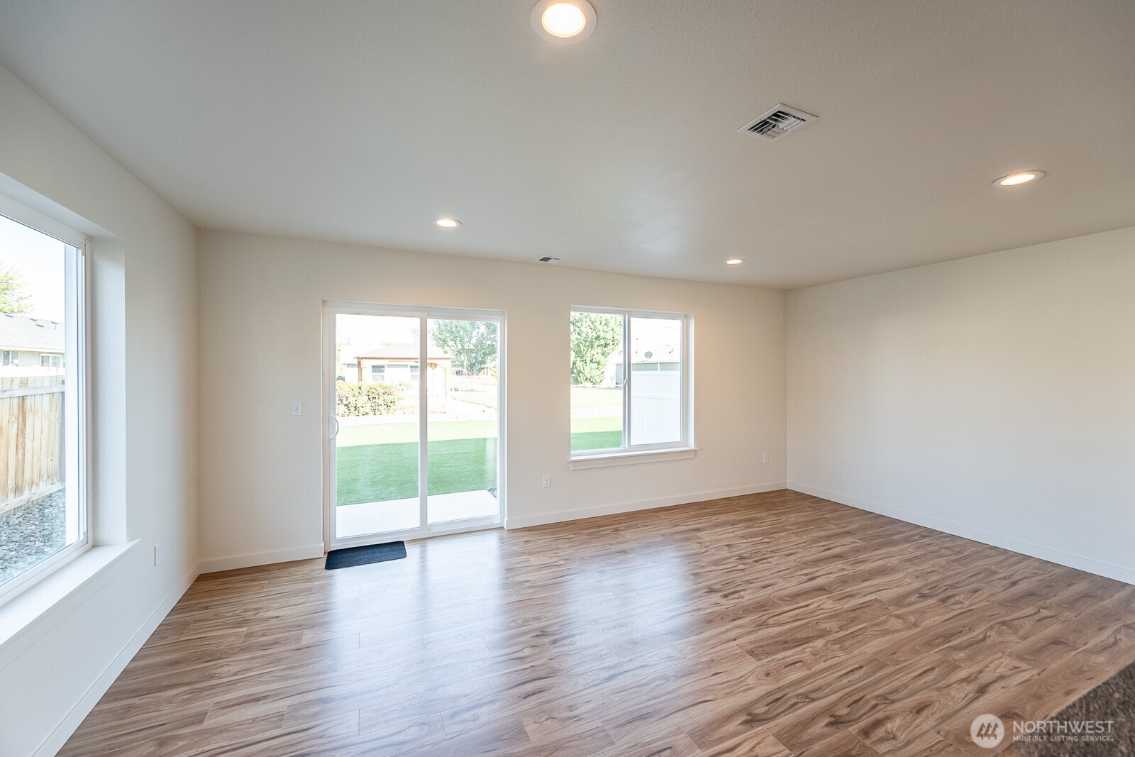 1070 S Grand Drive , Moses Lake, WA 98837