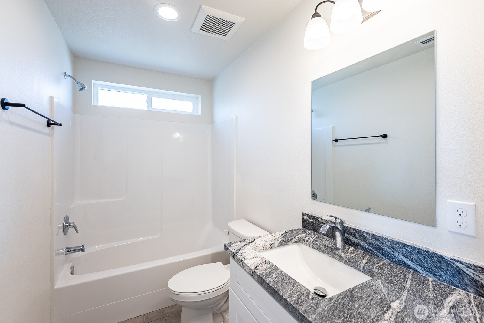 1070 S Grand Drive , Moses Lake, WA 98837