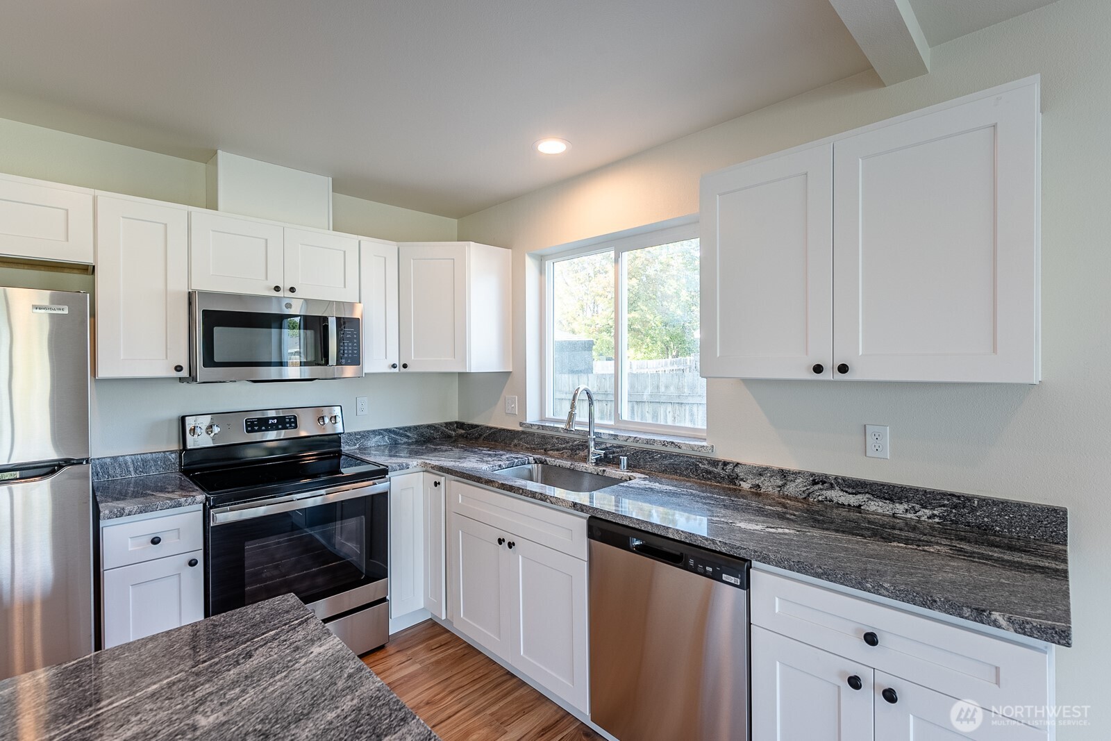 1073 S Grand Drive , Moses Lake, WA 98837