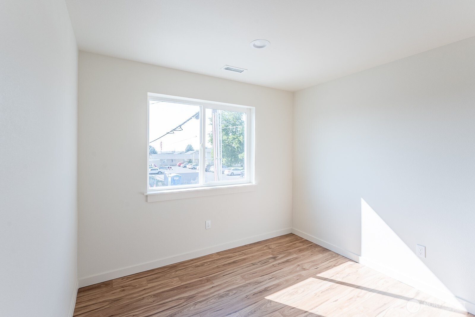 1073 S Grand Drive , Moses Lake, WA 98837