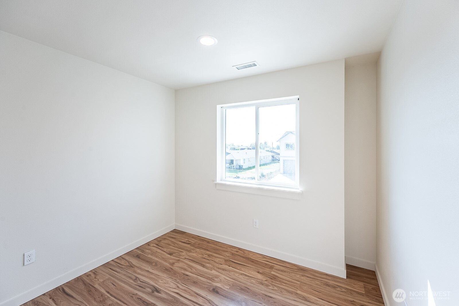 1073 S Grand Drive , Moses Lake, WA 98837