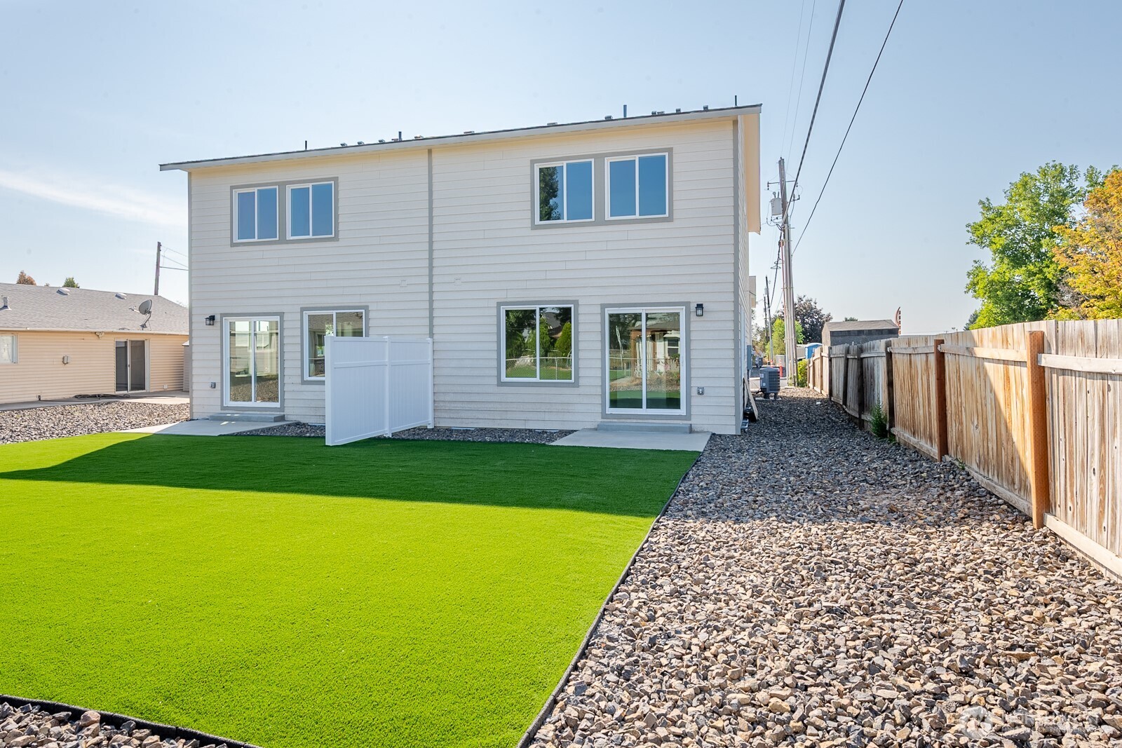 1073 S Grand Drive , Moses Lake, WA 98837