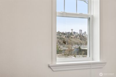 2418 W Boston , Seattle, WA 98199 - Photo 16