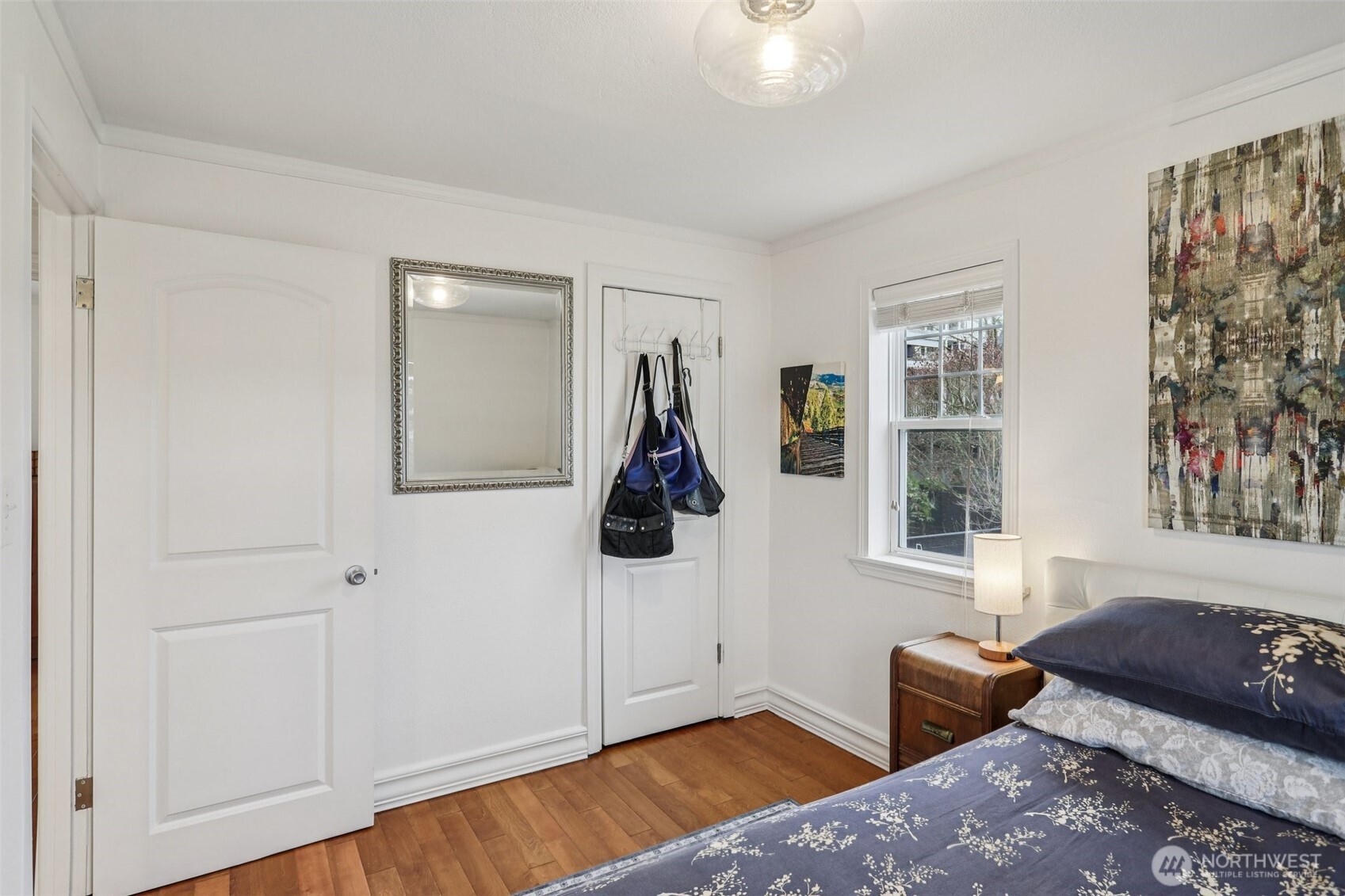 2418 W Boston , Seattle, WA 98199