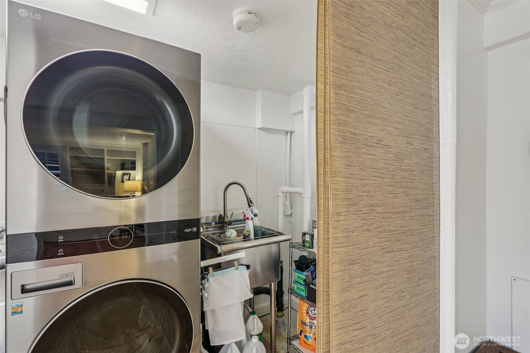 2418 W Boston , Seattle, WA 98199