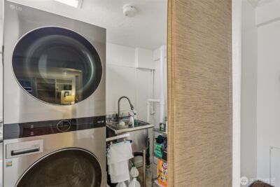 2418 W Boston , Seattle, WA 98199 - Photo 25