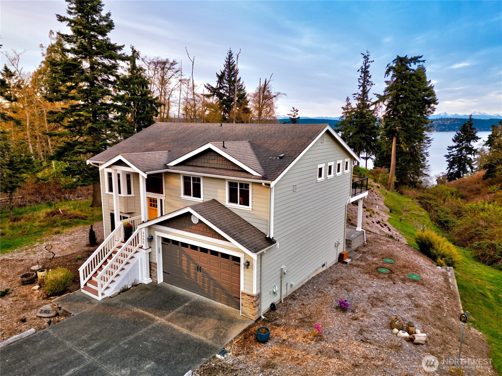 2303 North Bluff Road , Greenbank, WA 98253