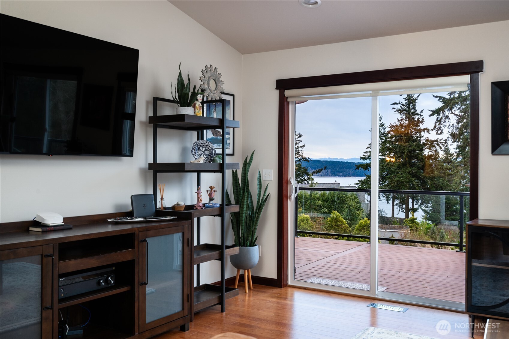 2303 North Bluff Road , Greenbank, WA 98253