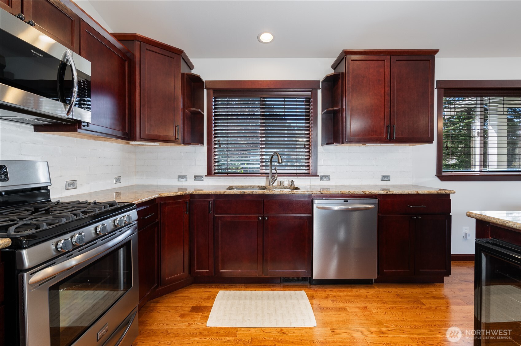 2303 North Bluff Road , Greenbank, WA 98253