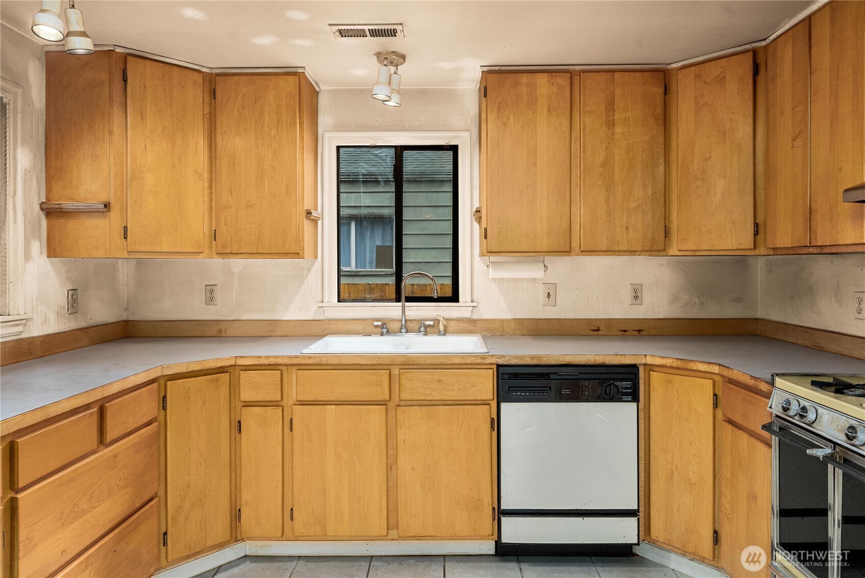 1230 S Donovan Street , Seattle, WA 98108-4835