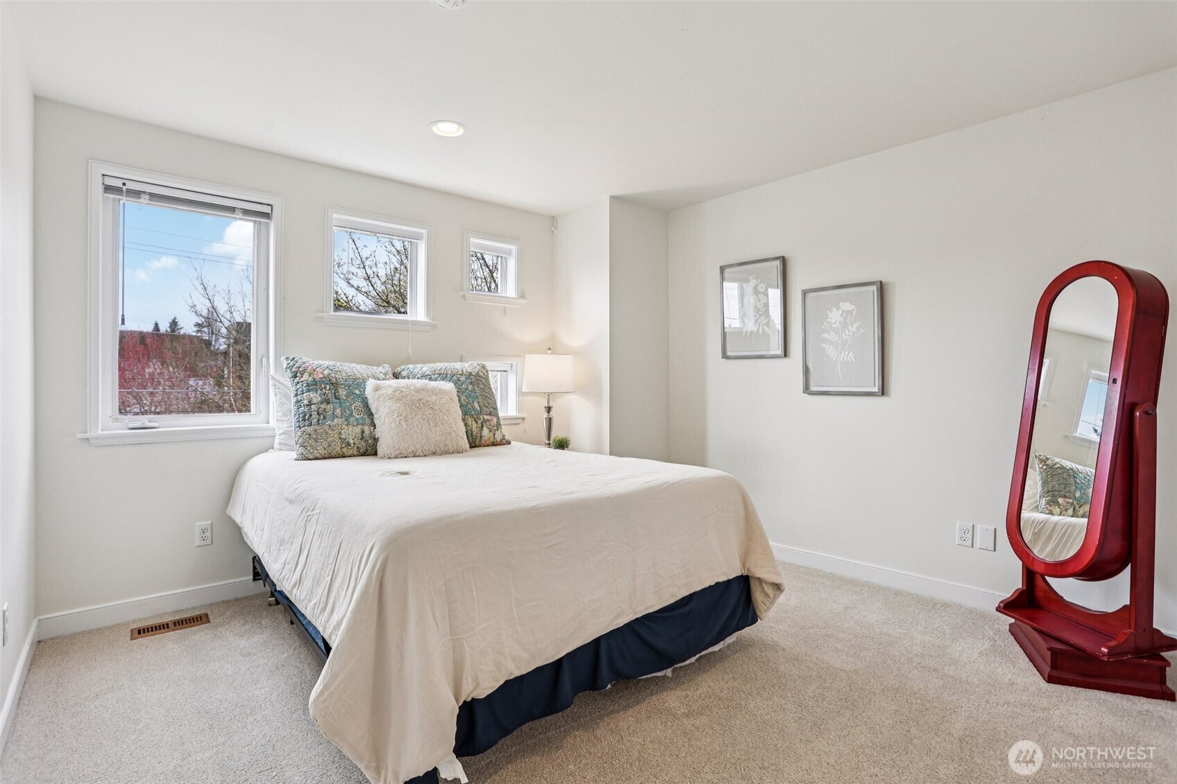 4726 Thackeray Place NE, Seattle, WA 98105