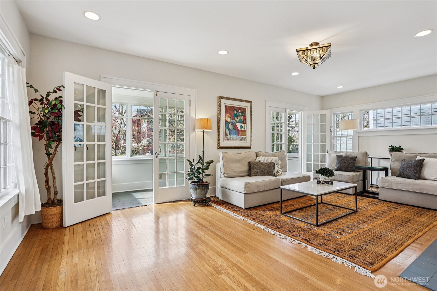 4726 Thackeray Place NE, Seattle, WA 98105