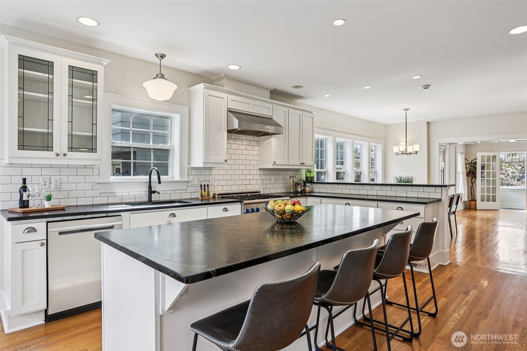 4726 Thackeray Place NE, Seattle, WA 98105