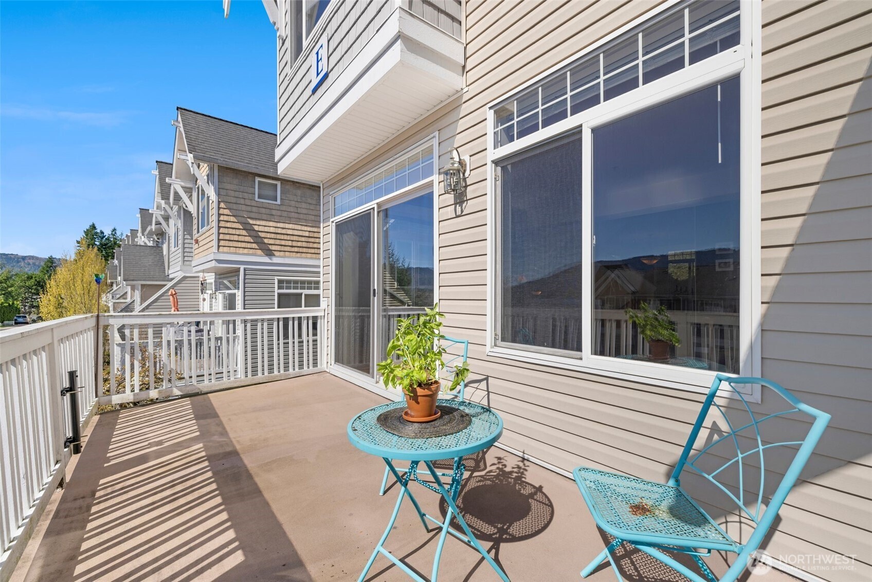 23120 SE Black Nugget Road #E1, Issaquah, WA 98029