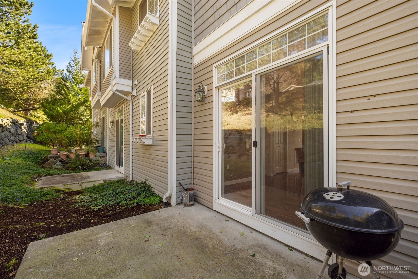 23120 SE Black Nugget Road #E1, Issaquah, WA 98029