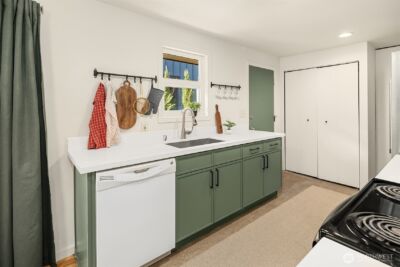 5035 25th Avenue SW, Seattle, WA 98106 - Photo 9