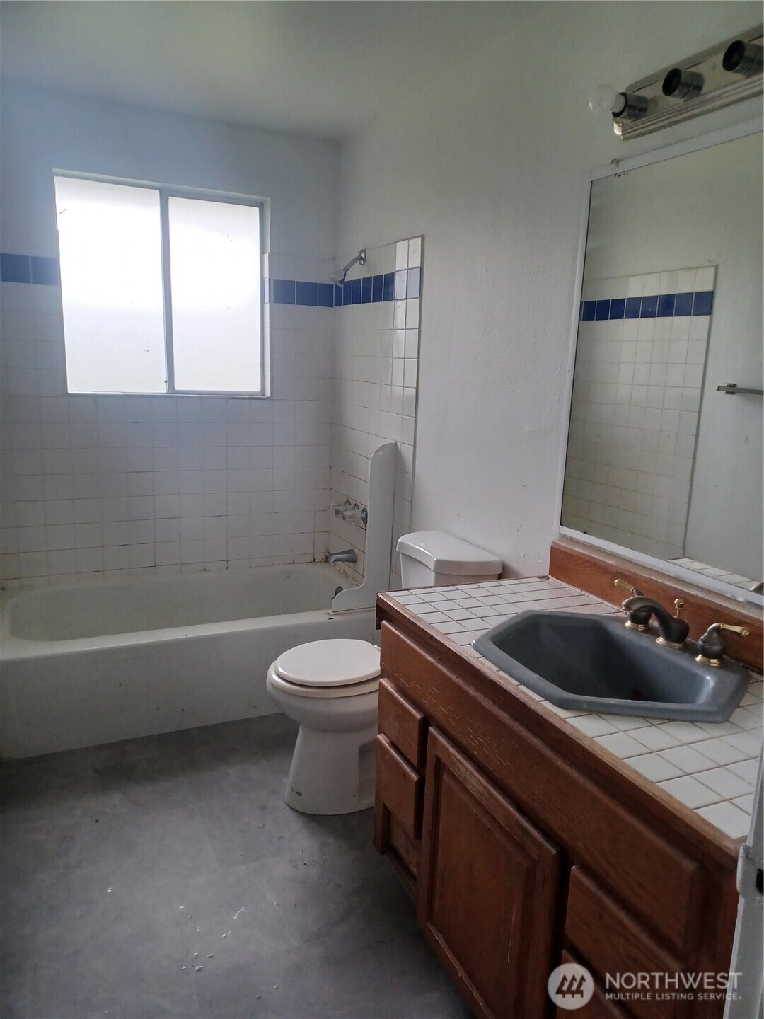 714 Union Avenue , Steilacoom, WA 98388