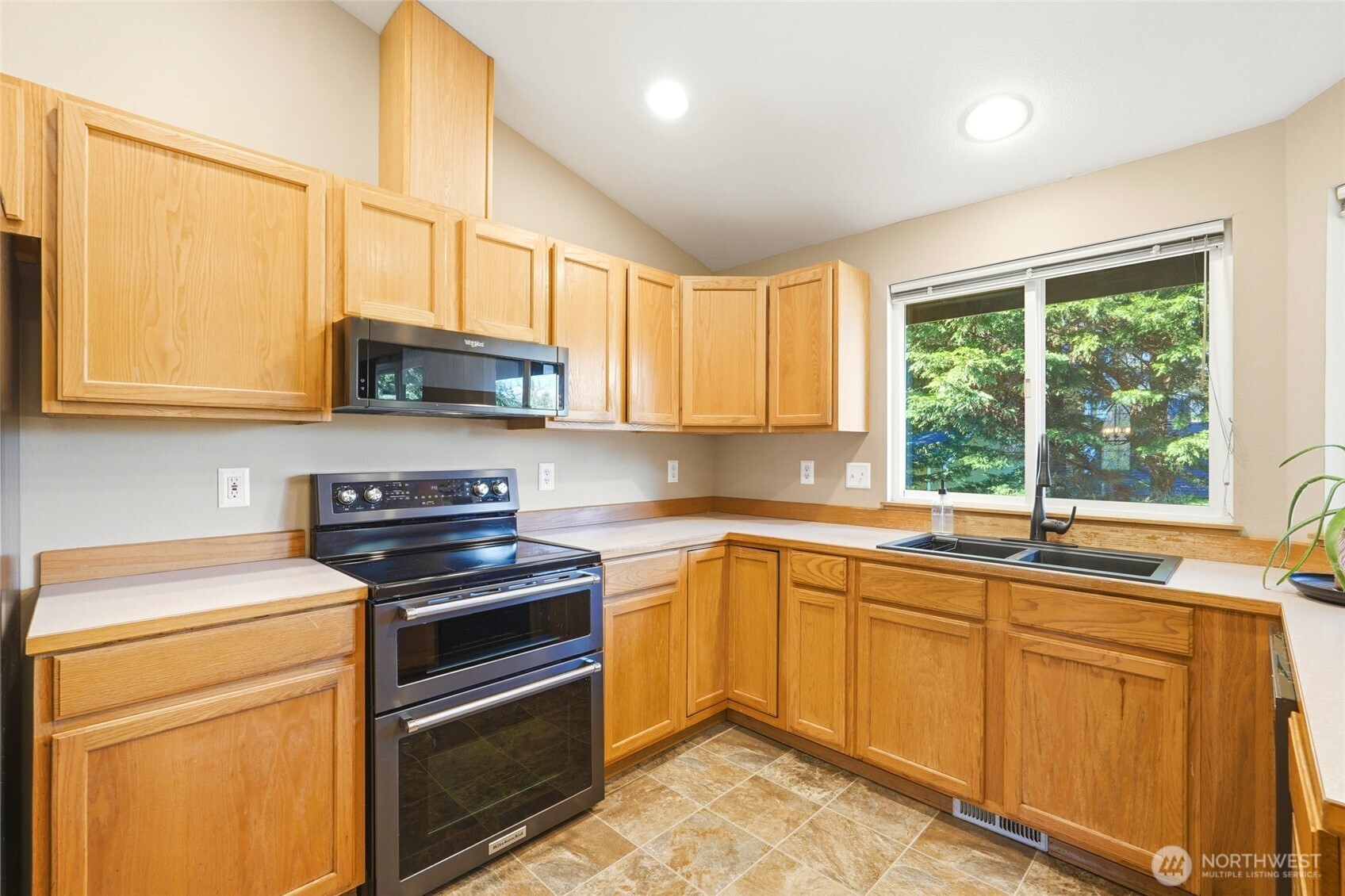 212 9th Street , Snohomish, WA 98290