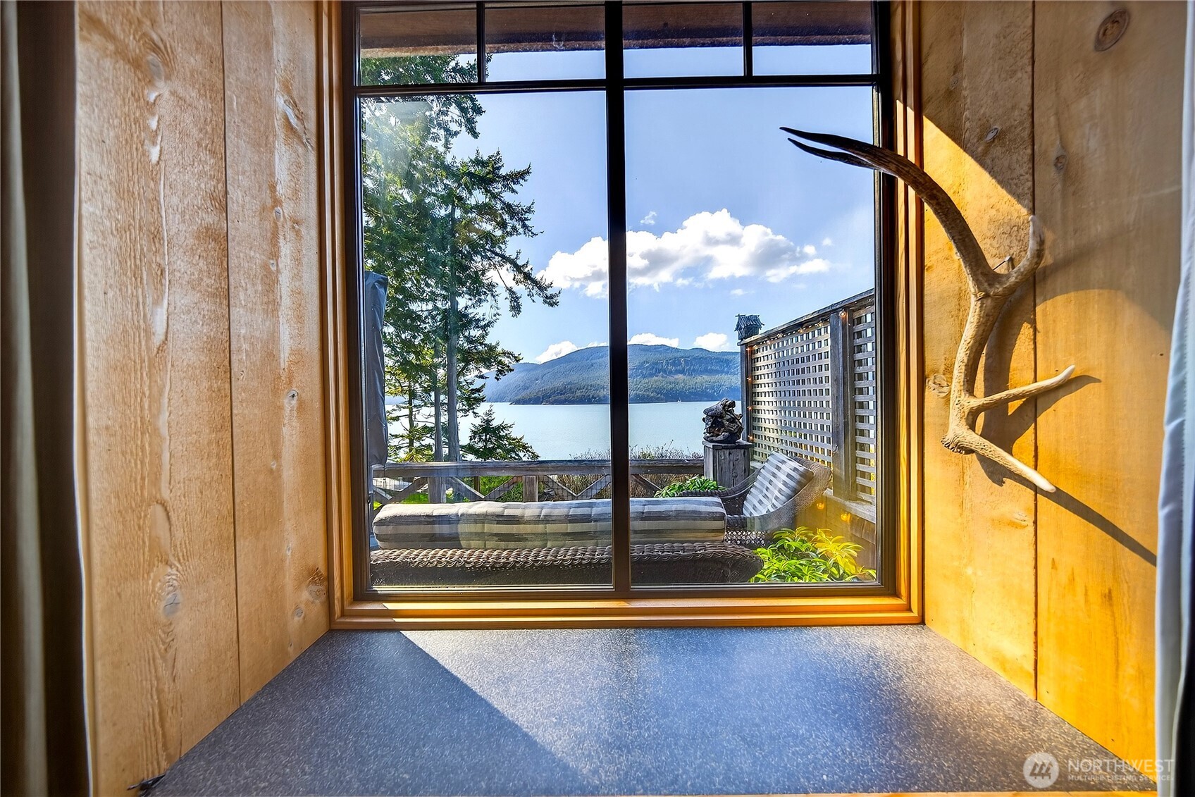 5132 West Shore Road , Anacortes, WA 98221