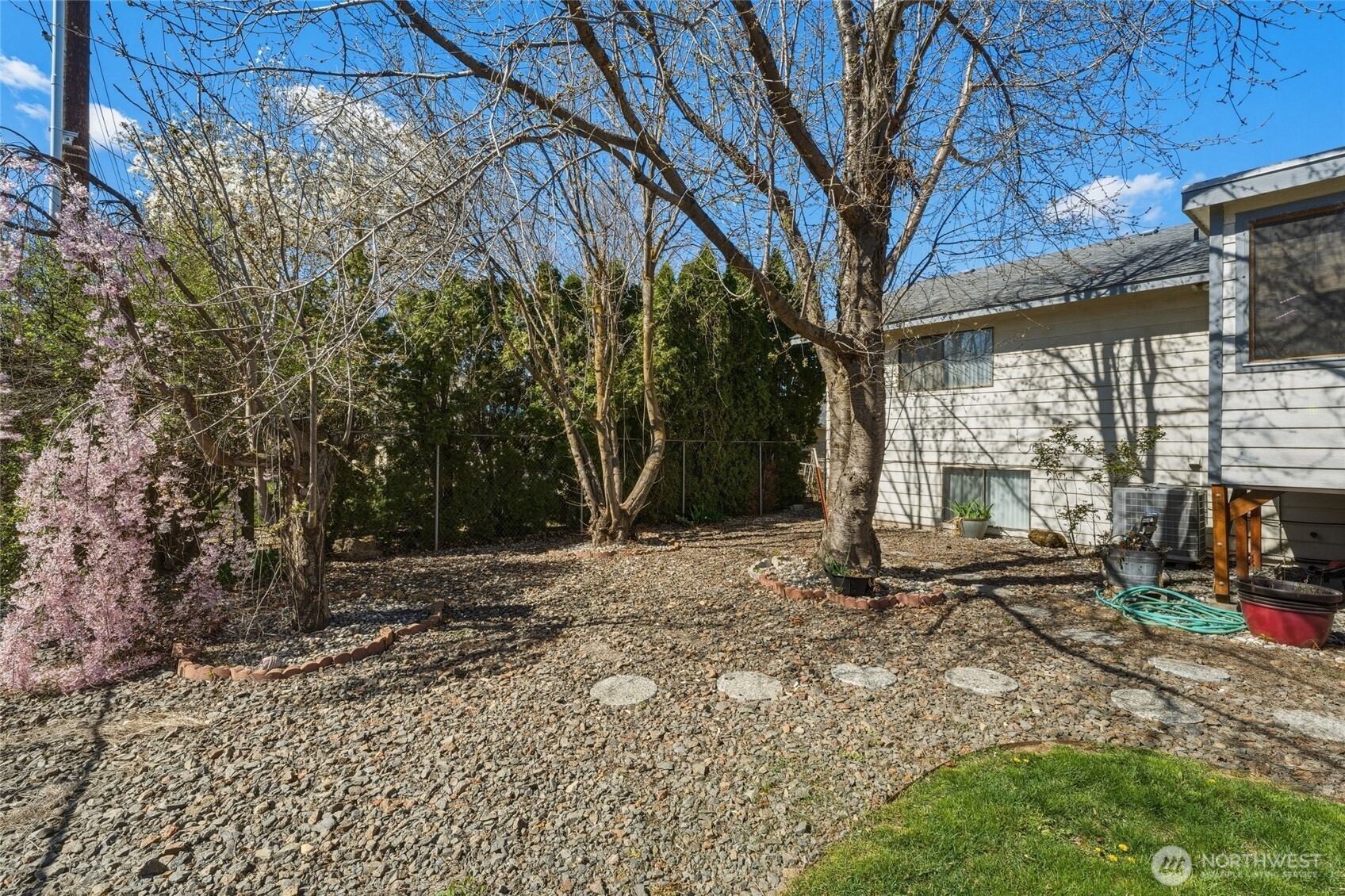1140 SE Colonial Drive , College Place, WA 99362