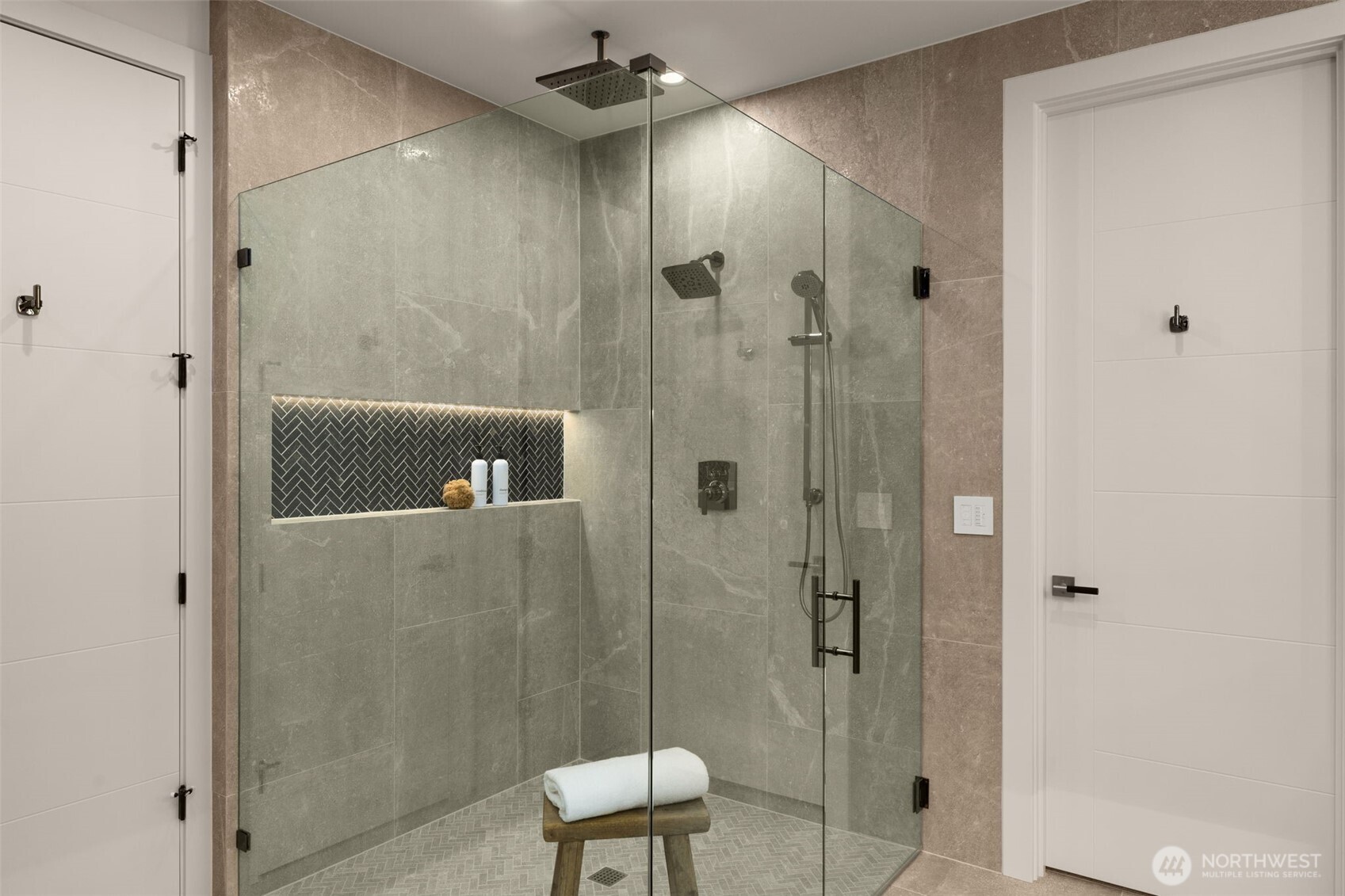 312 160th Avenue NE, Bellevue, WA 98008