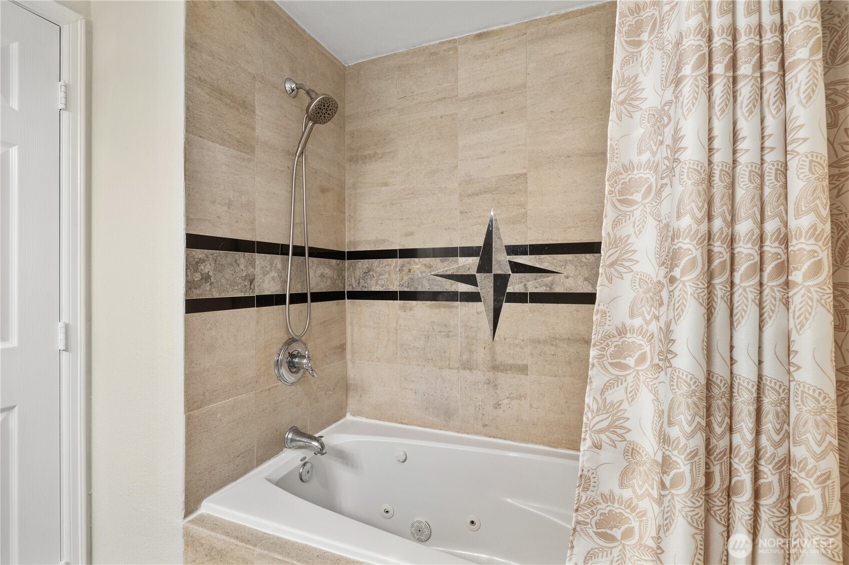13706 26th Place W #B18, Lynnwood, WA 98087