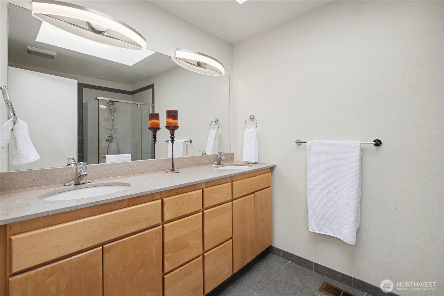 4020 N Vassault Street , Tacoma, WA 98407-1106