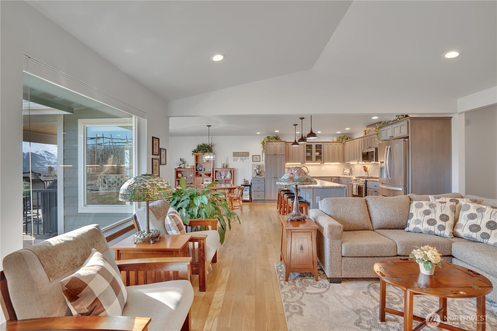 647 S Newton Avenue , East Wenatchee, WA 98802