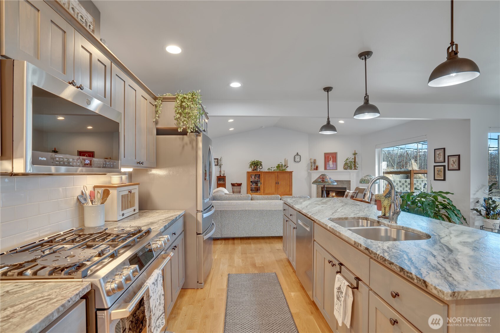 647 S Newton Avenue , East Wenatchee, WA 98802