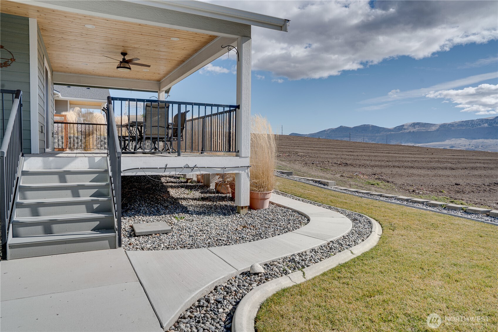 647 S Newton Avenue , East Wenatchee, WA 98802