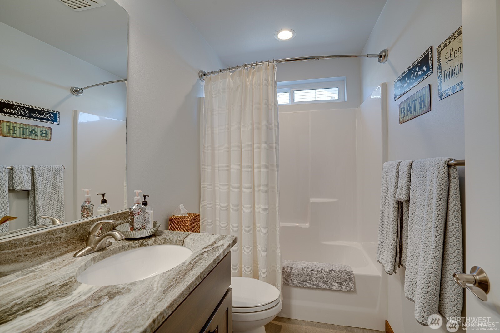 647 S Newton Avenue , East Wenatchee, WA 98802