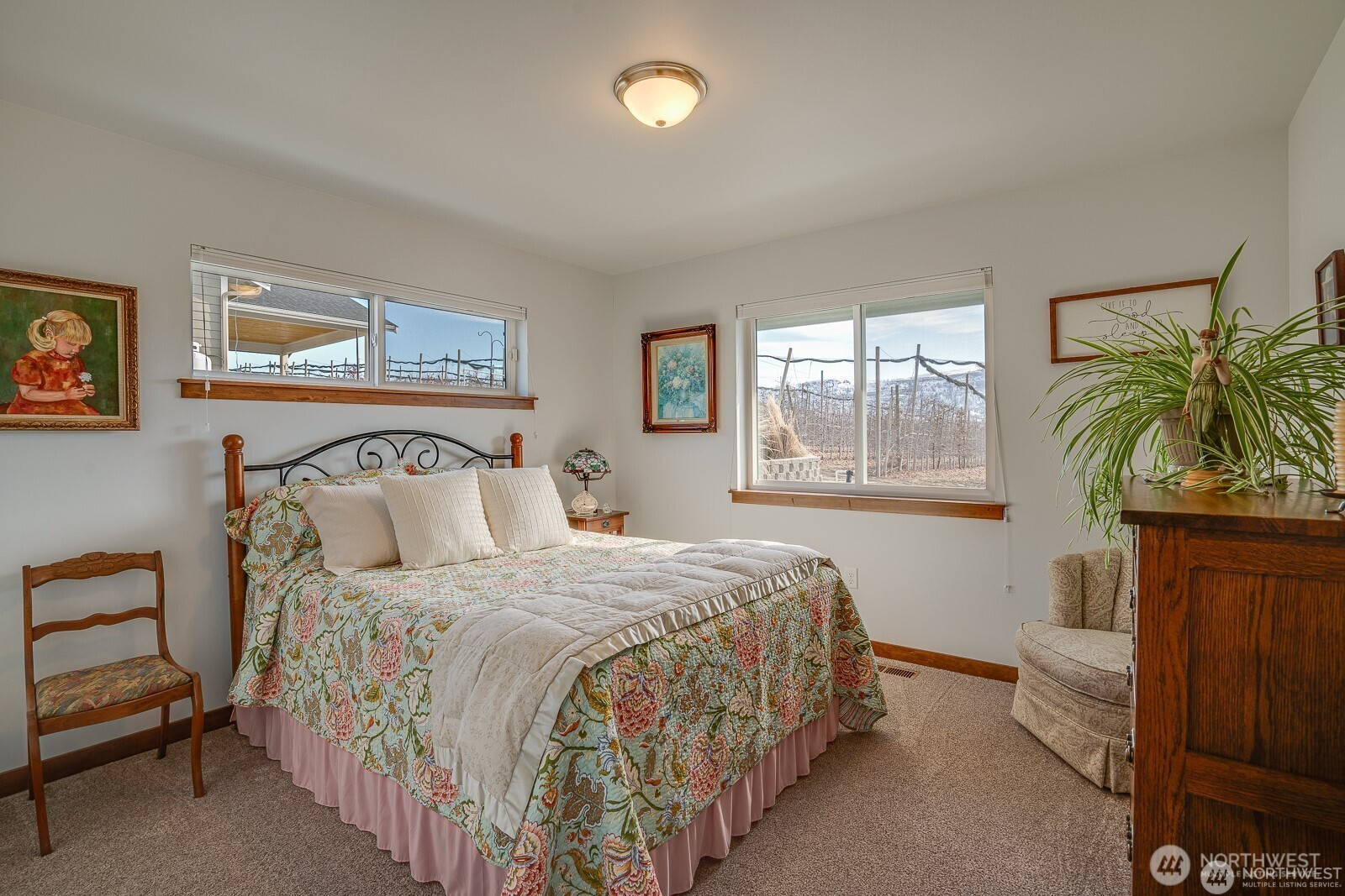 647 S Newton Avenue , East Wenatchee, WA 98802