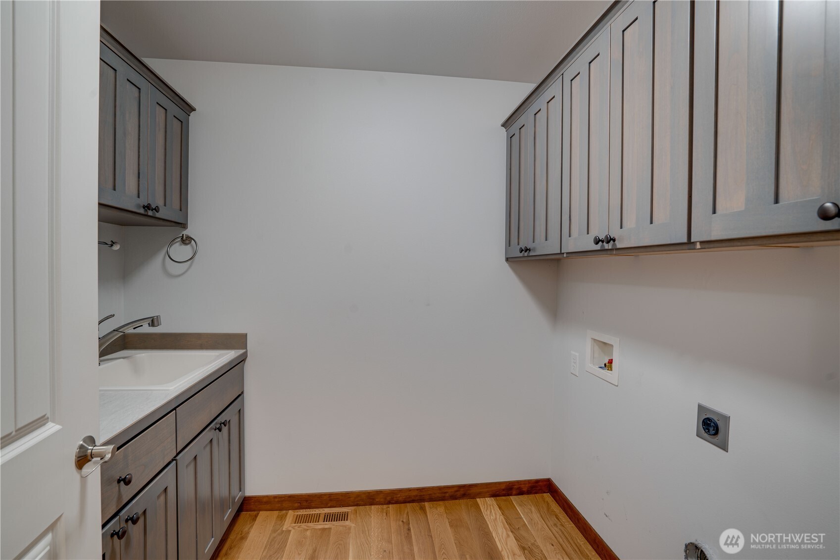 647 S Newton Avenue , East Wenatchee, WA 98802