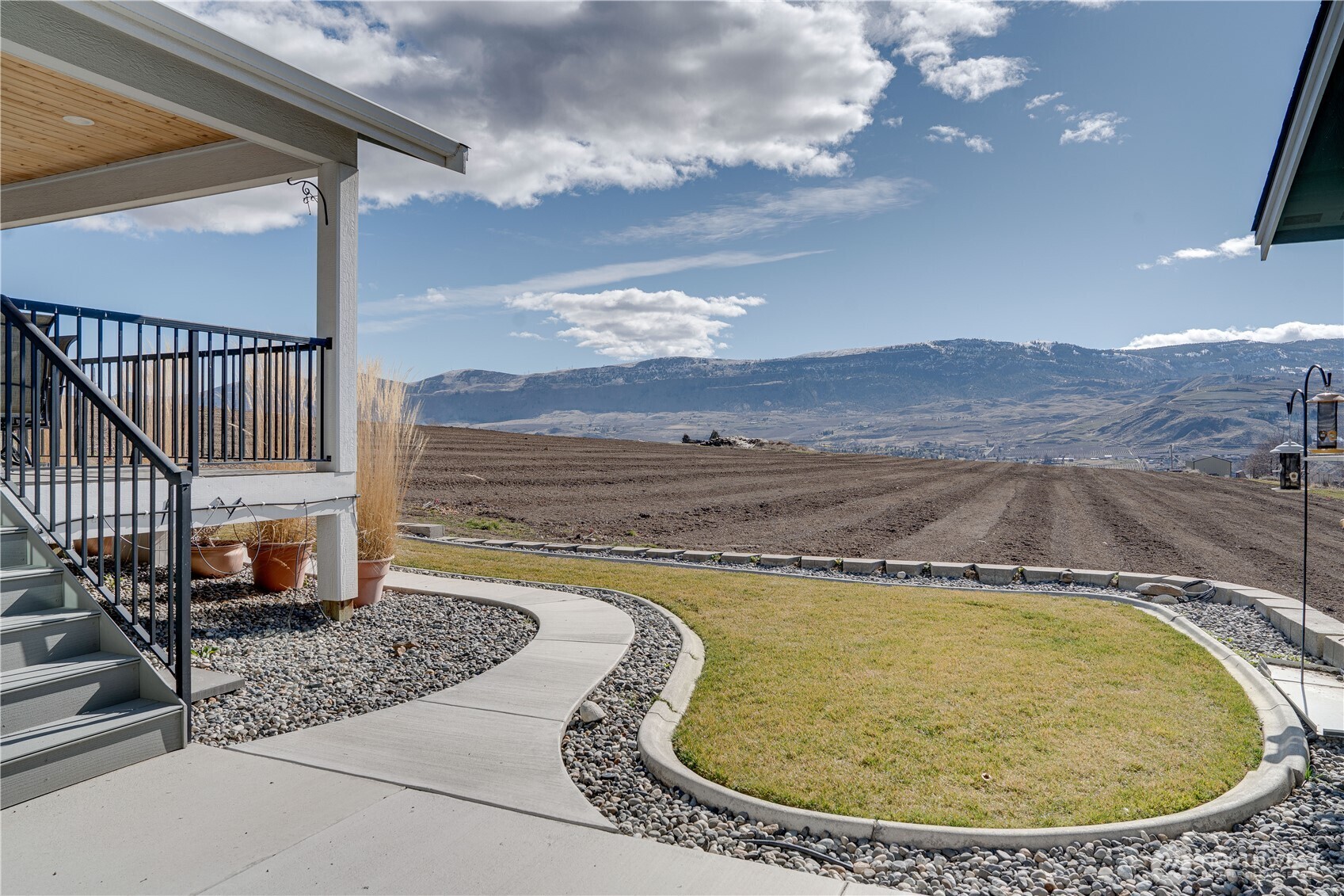 647 S Newton Avenue , East Wenatchee, WA 98802