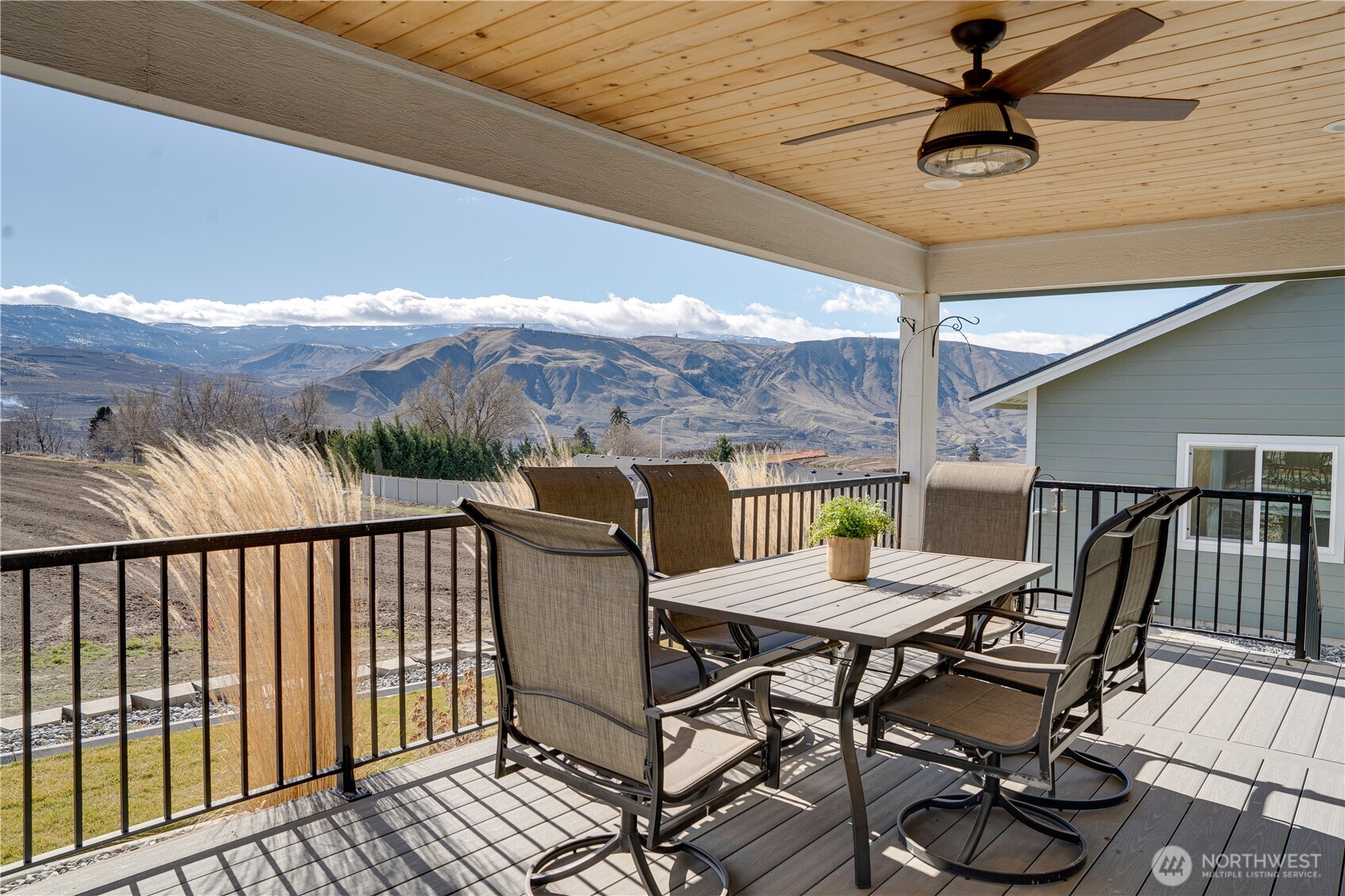 647 S Newton Avenue , East Wenatchee, WA 98802