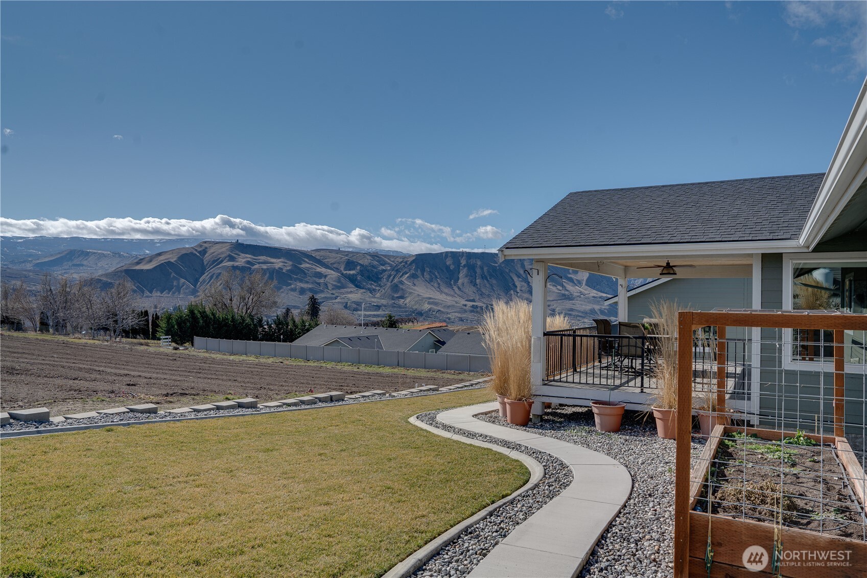 647 S Newton Avenue , East Wenatchee, WA 98802