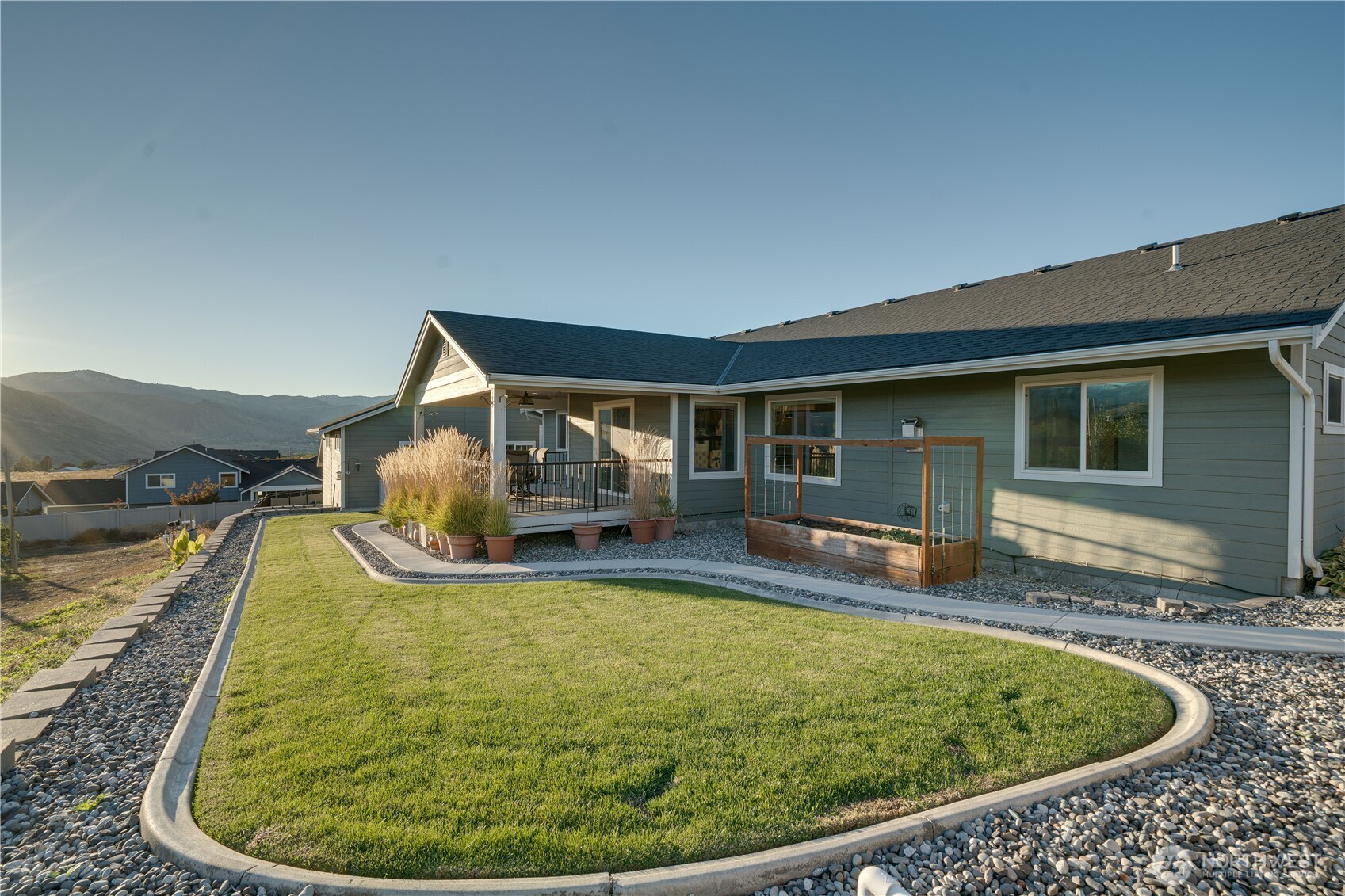 647 S Newton Avenue , East Wenatchee, WA 98802