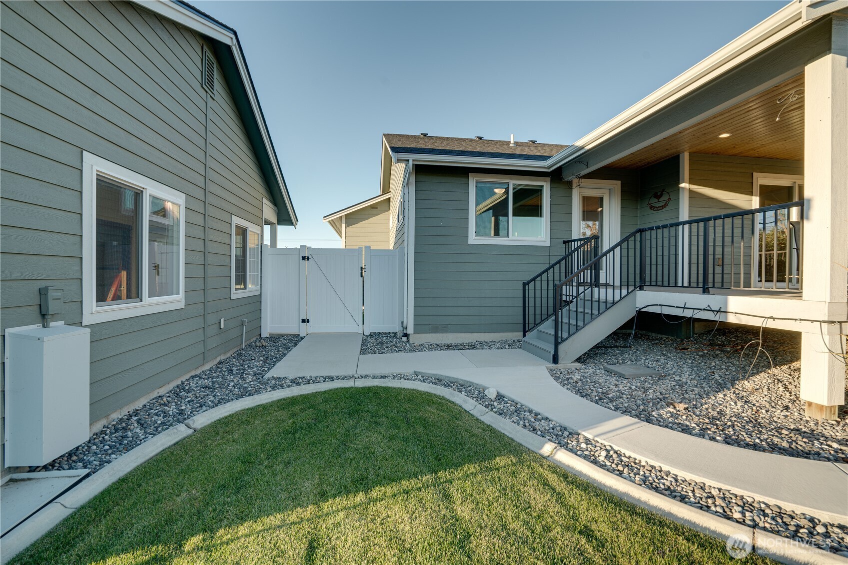 647 S Newton Avenue , East Wenatchee, WA 98802