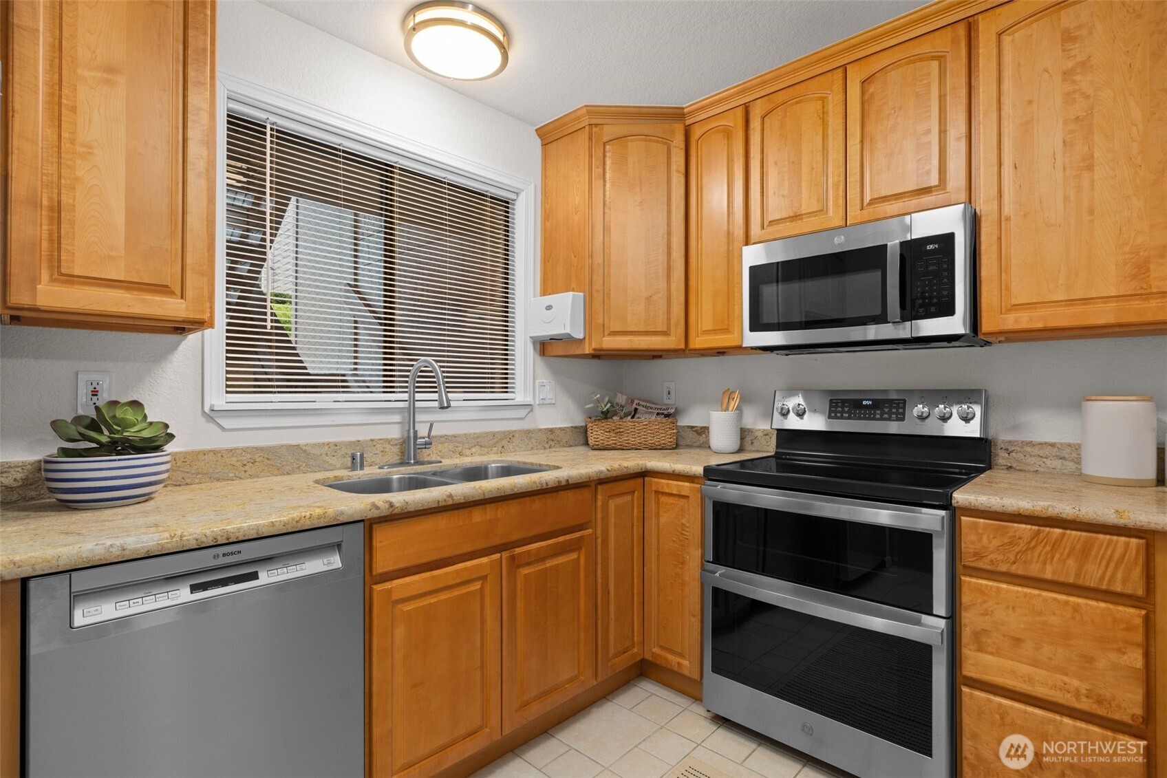 4202 Factoria Blvd SE #D2, Bellevue, WA 98006