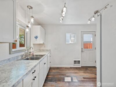 1035 Oakes Ave , Everett, WA 98201 - Photo 9