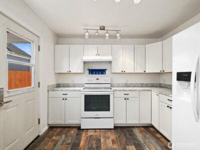 1035 Oakes Ave , Everett, WA 98201 - Photo 10