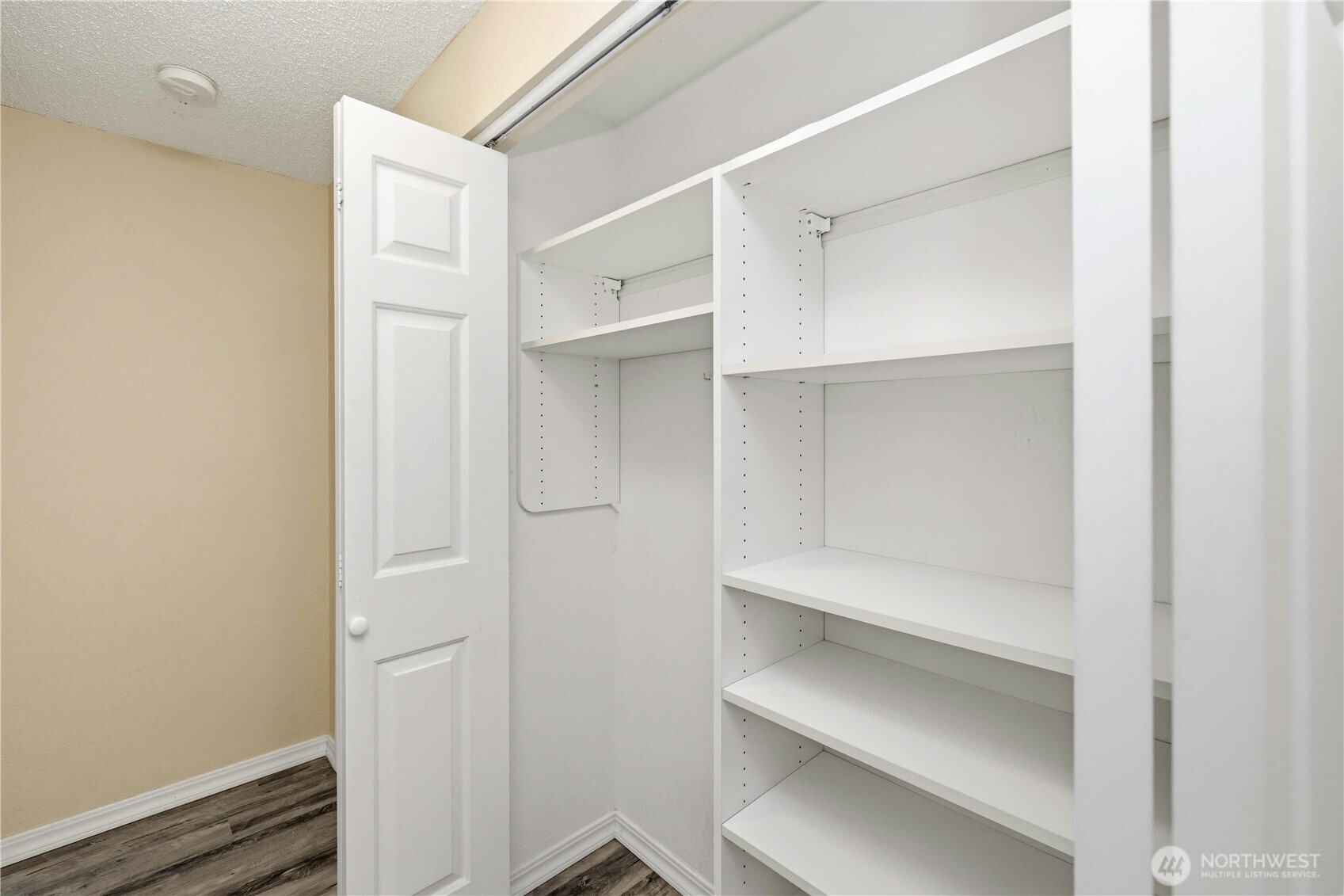 762 Hilltop Avenue , Kent, WA 98031