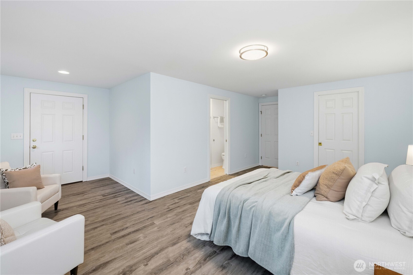 762 Hilltop Avenue , Kent, WA 98031