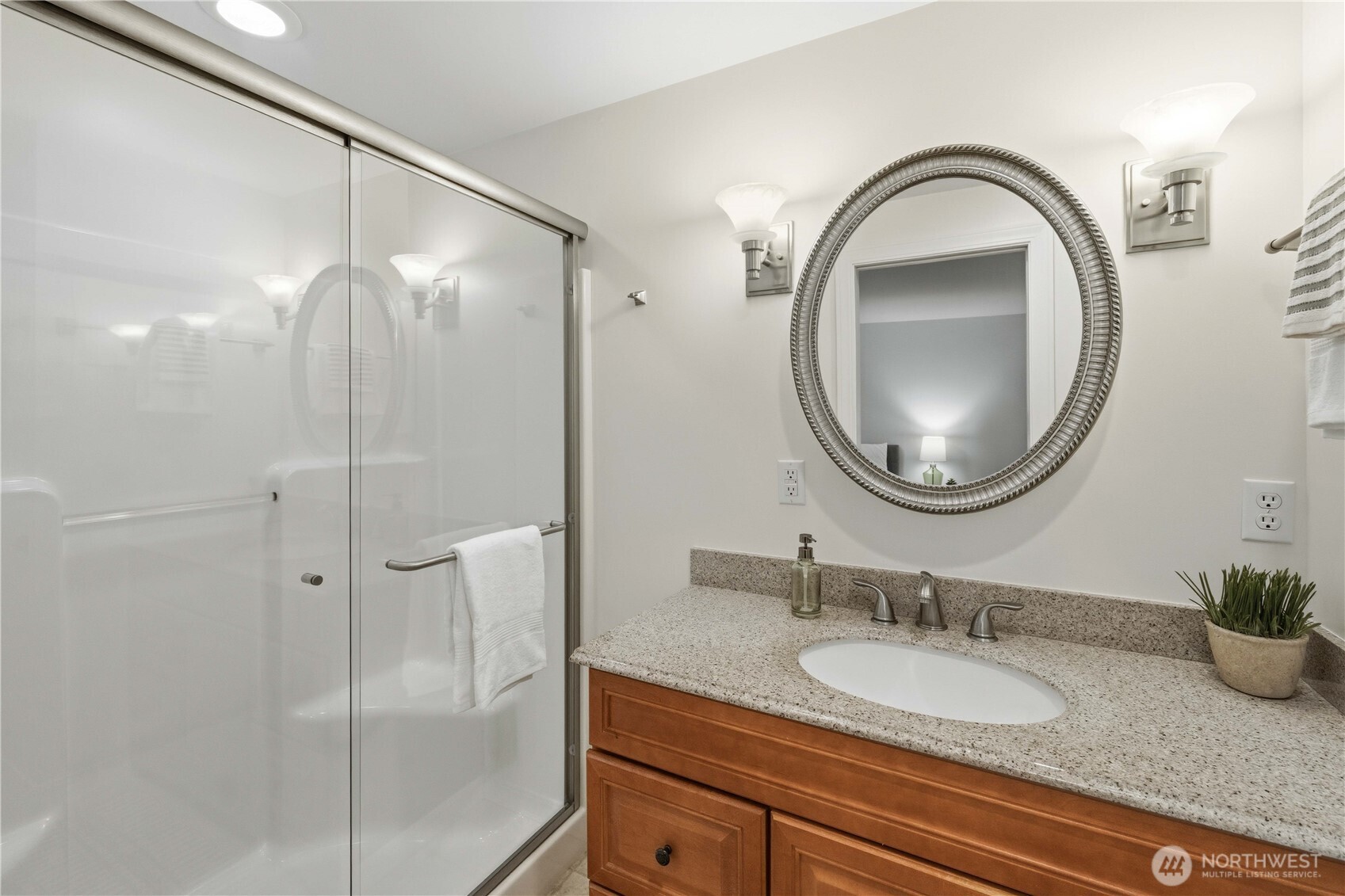 762 Hilltop Avenue , Kent, WA 98031