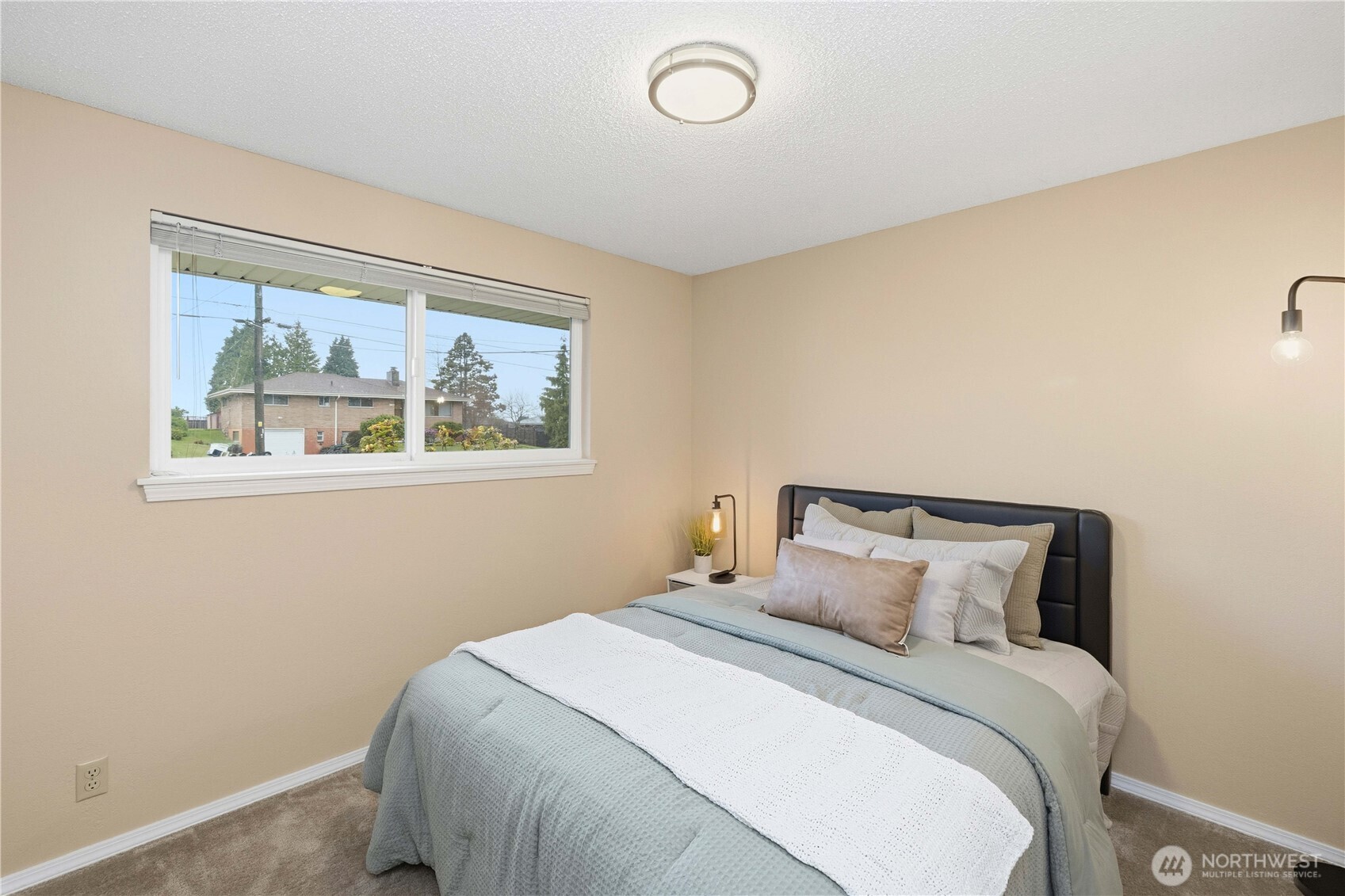 762 Hilltop Avenue , Kent, WA 98031