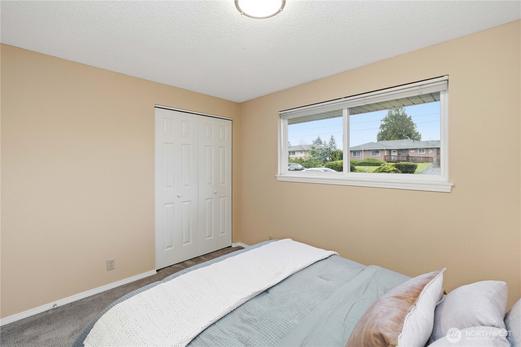762 Hilltop Avenue , Kent, WA 98031