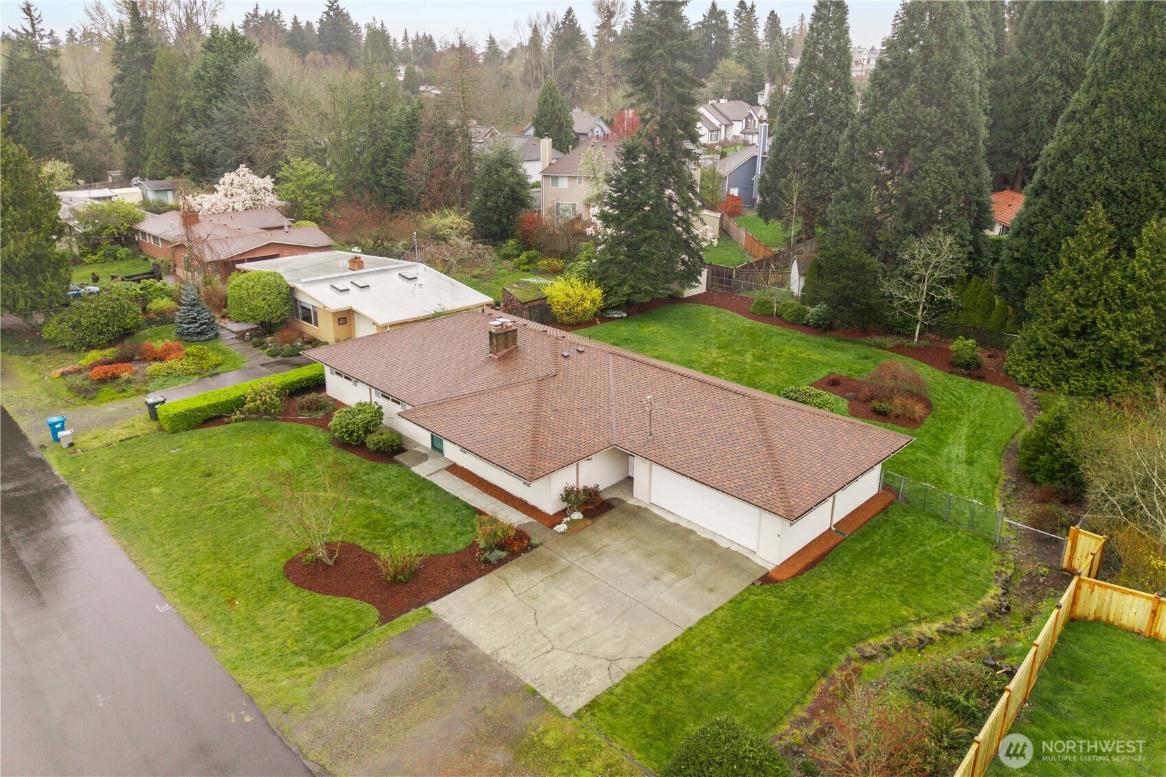 762 Hilltop Avenue , Kent, WA 98031