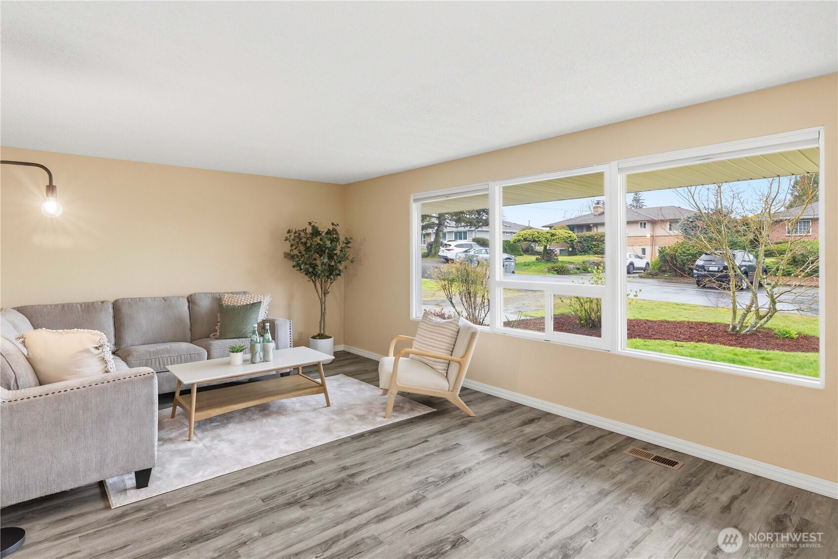 762 Hilltop Avenue , Kent, WA 98031