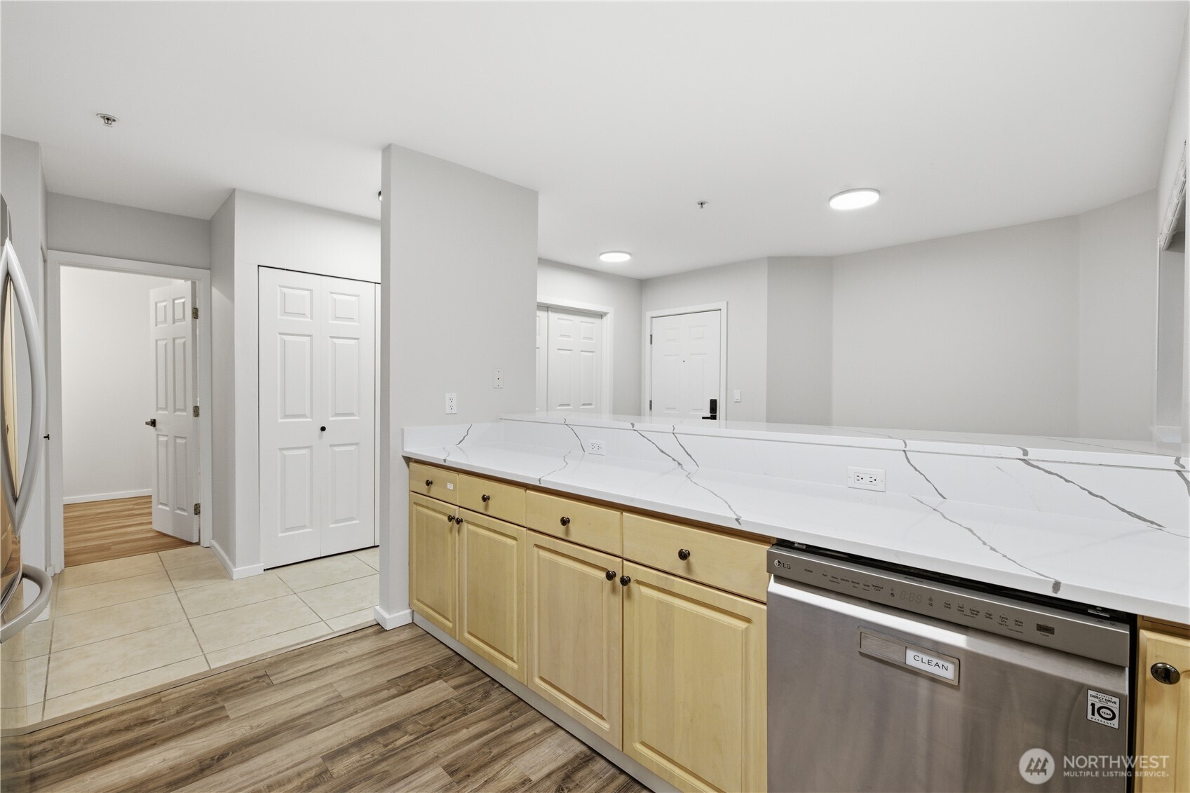 15340 Macadam Road S #B206, Tukwila, WA 98188